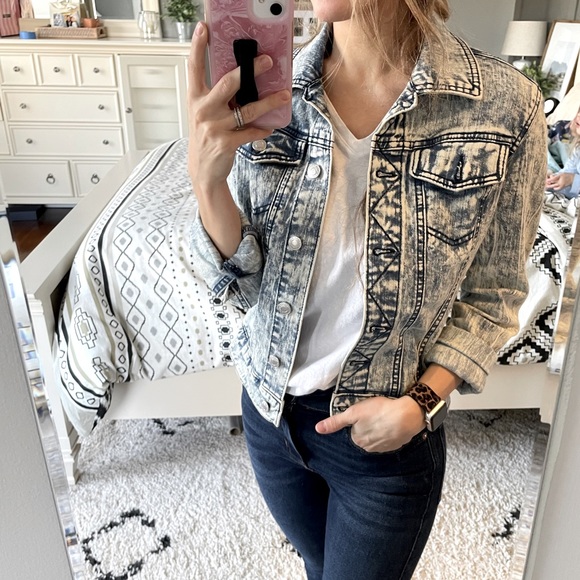 Jean jacket - Picture 1 of 4